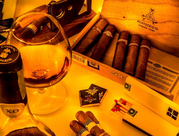 Toscano o cubano, il fumo del sigaro di qualità è una passione e