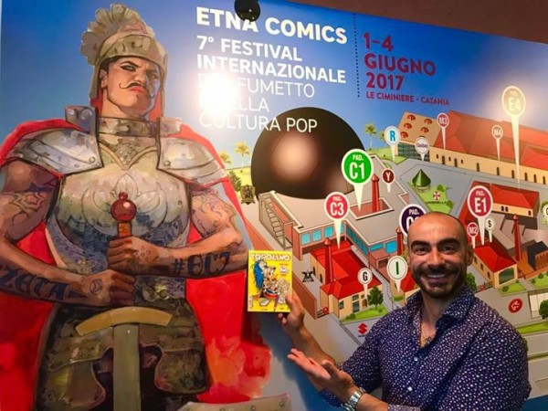 Antonio Mannino con la variant Speciale Etna Comics di Topolino Magazine