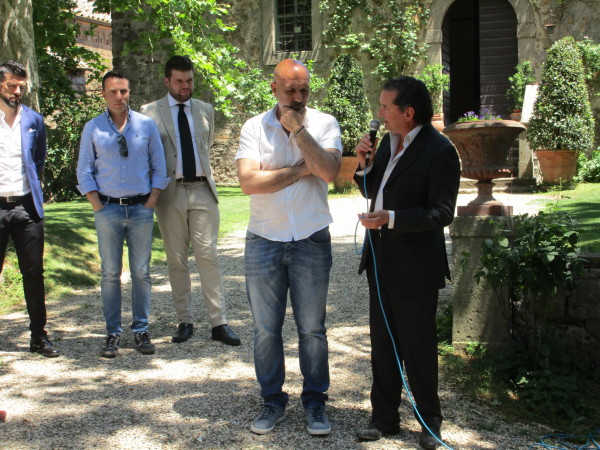 Il sindaco di Vasanello Antonio Porri con Sergio Pirozzi .(Dietro) Alberto Cataldi e Alessandro Romoli
