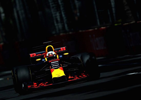 Formula Uno: a Baku vince Ricciardo; scintille e polemiche tra Vettel e Hamilton