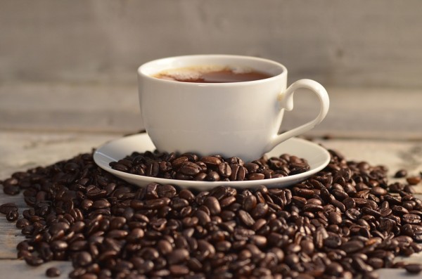 Bere caffè allunga la vita: protegge il cuore e il fegato
