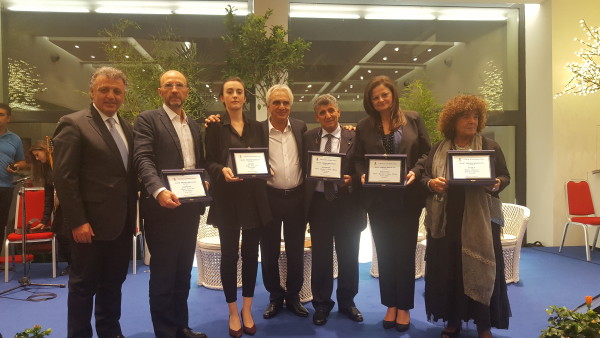 I vincitori del premio letterario Brancati 2017 col sindaco di Zafferana, Alfio Russo e il direttore artistico, Raffaele Mangano