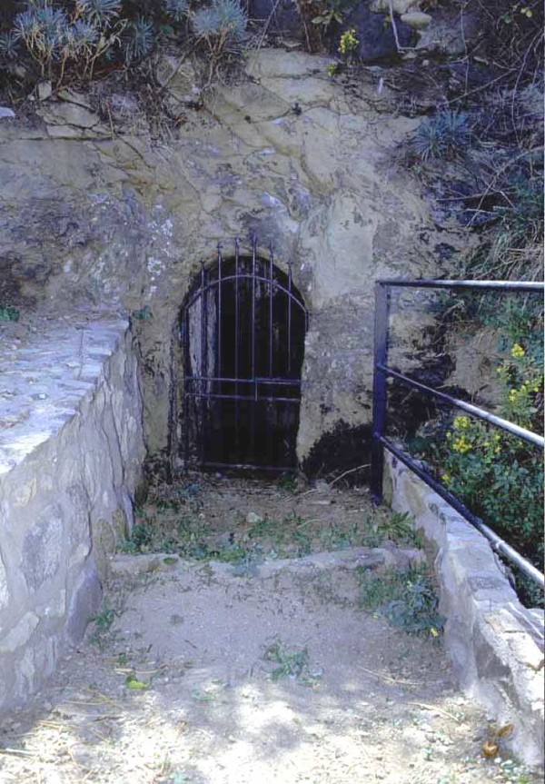 Isola Lachea Grotta dell'eremita