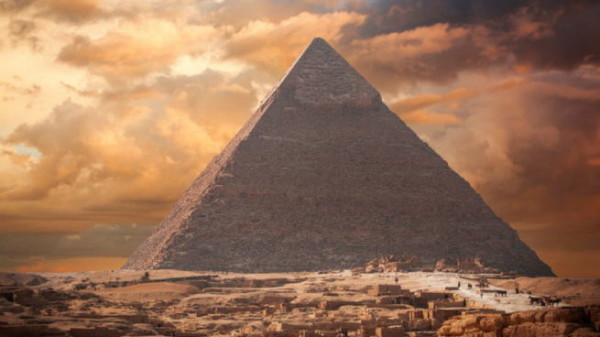nella-piramide-di-cheope-e-custodito-un-trono-meteoritico-655x368