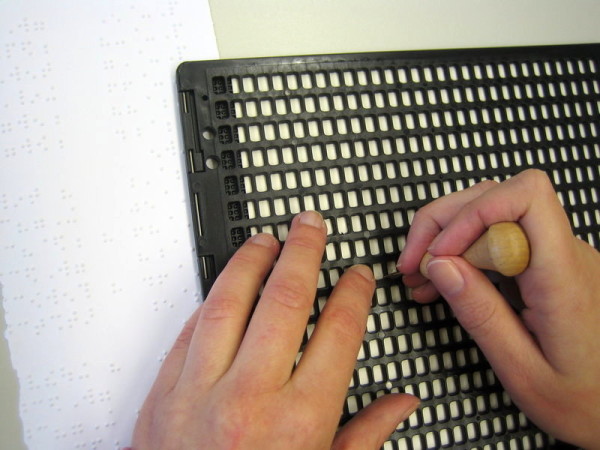 Polo Tattile Multimediale: Notte dei Musei, scrittura con tavoletta Braille