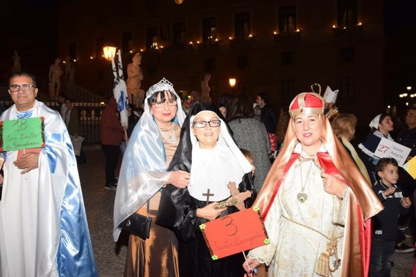 La risposta alternativa e provocatoria alla Festa di Halloween? La “Sfilata dei Santi” nel centro storico di Palermo