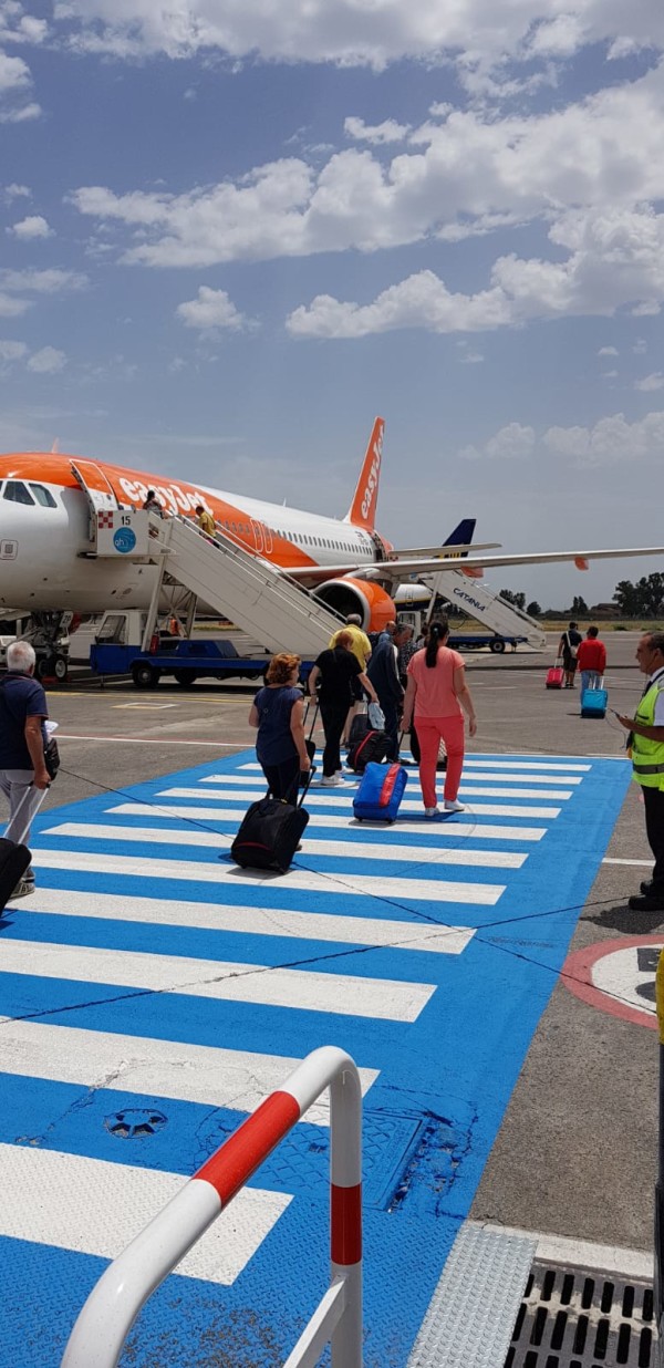 Aeroporto Catania, estate 2018, 5 (imbarco a piedi da Terminal C)