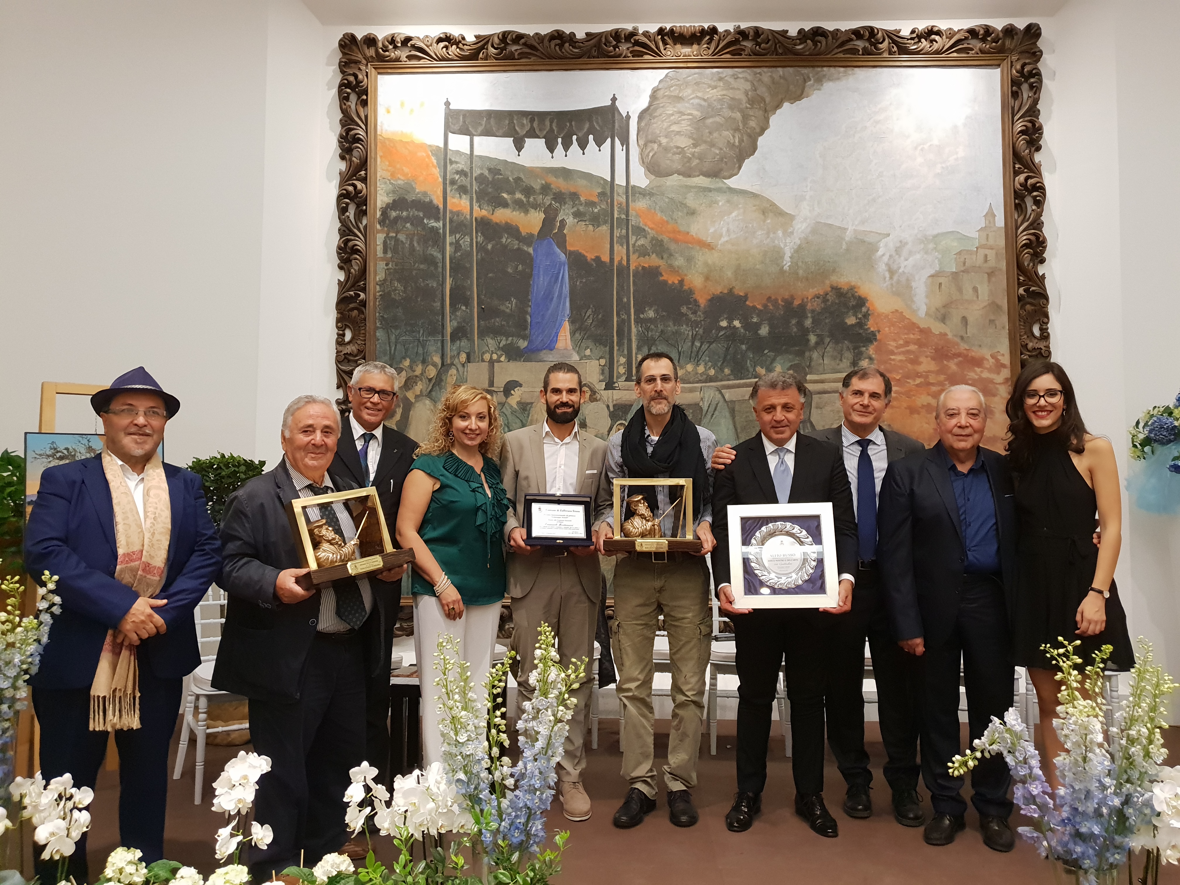 Premio Sciuti 2018 - il sindaco di Zafferana, Alfio Russo col direttore artistico Giansiracusa, l'assessore Torrisi ed i premiati