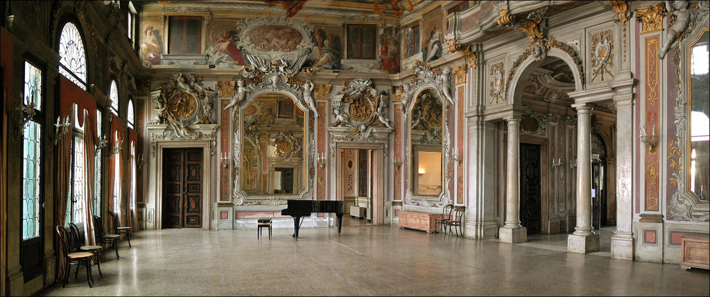La salle de bal du palais Zenobio (Venise)