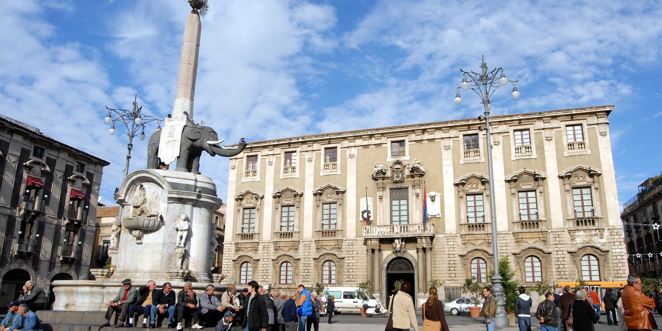 DEMANIO - 20061212 CATANIA : Piazza Duomo con Palazzo degli Elefanti, sede del Municipio. ORIETTA SCARDINOSCARDINO 