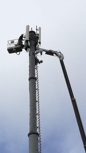 antenna telefonia mobile piazza chiesa madre catania