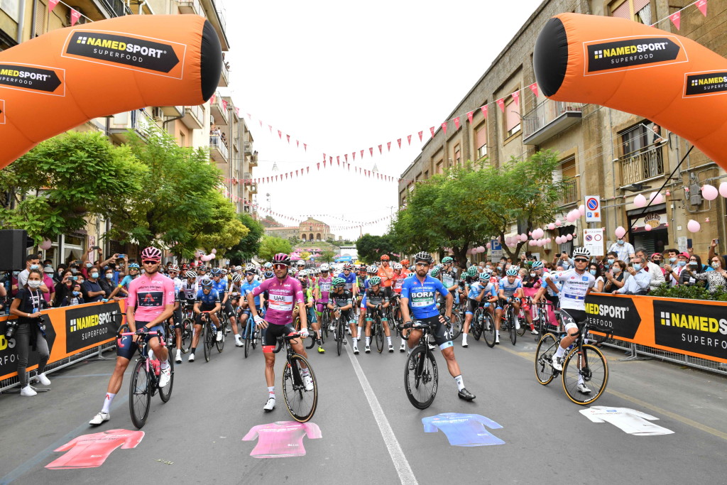 Giro d’Italia: da Enna all’Etna, primo vero arrivo in salita della Corsa Rosa
