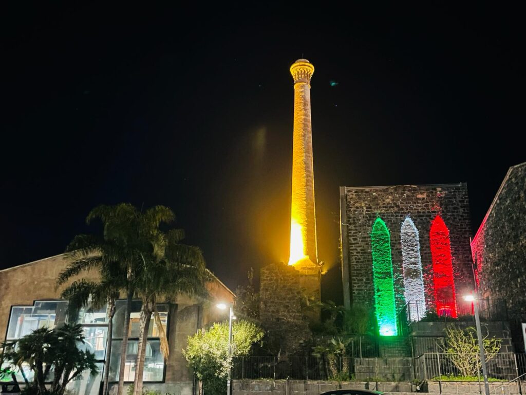 Completata l’illuminazione alle Ciminiere di Catania con i colori del calendario civico
