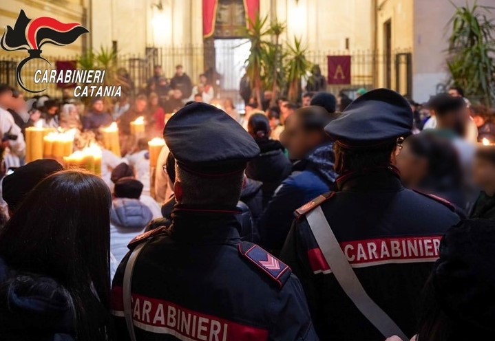 Devoto di Sant’Agata riesce a evadere dai domiciliari a Cuneo per partecipare ai festeggiamenti, ma viene riconosciuto e arrestato