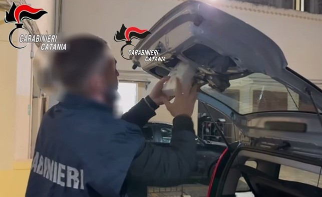 Blitz dei Carabinieri a San Giovanni Galermo, corrieri della droga tra Reggio Calabria e Catania – VIDEO