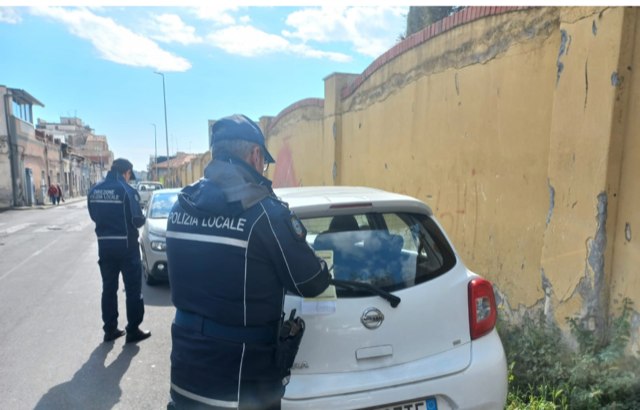 Controlli e sanzioni della Polizia locale nella zona di Picanello
