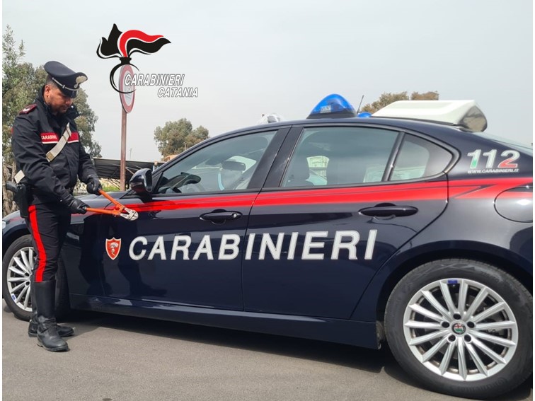 Voleva rapire la “Giulietta”, ma si trova alle spalle i Carabinieri