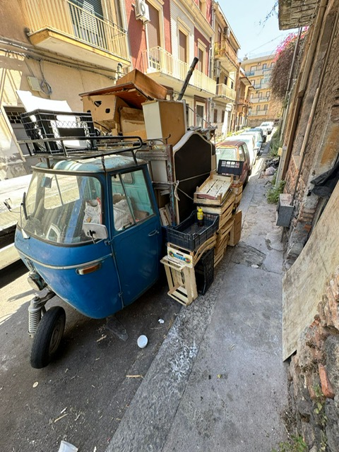 A Catania raffica di denunce penali e sanzioni per abbandono di rifiuti