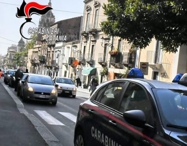 Ladre di bigiotteria a Catania: la videosorveglianza le incastra e scattano gli arresti
